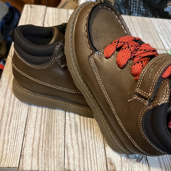 Carters toddler dress boots like new condition. sz 9 - Picture 3 of 5